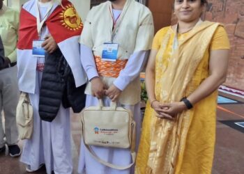 మోదీవైపు ఆశగా, భారత్ వైపు నమ్మకంగా చూస్తున్నారు-కదిలించే కన్నీటి గాథ వాళ్లది