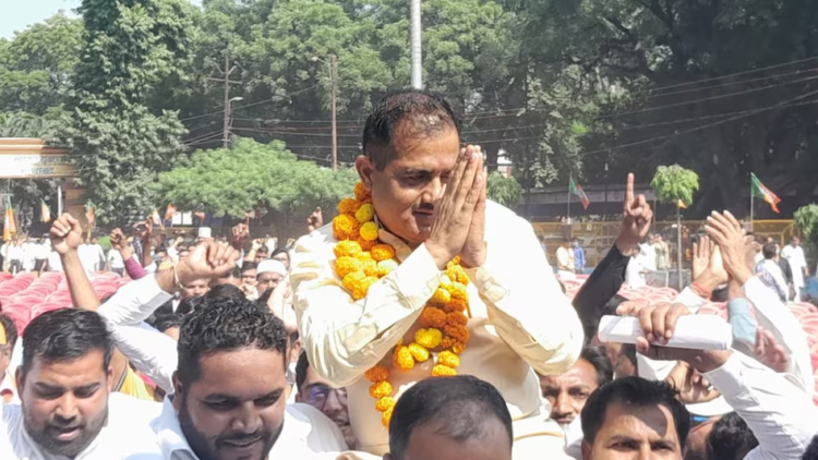 60శాతం ముస్లిం జనాభా ఉన్న స్థానంలో బీజేపీ ఘన విజయం-ఎస్పీకి పట్టున్న స్థానంలో కుందర్కిలో ఎగిరిన కాషాయ జెండా